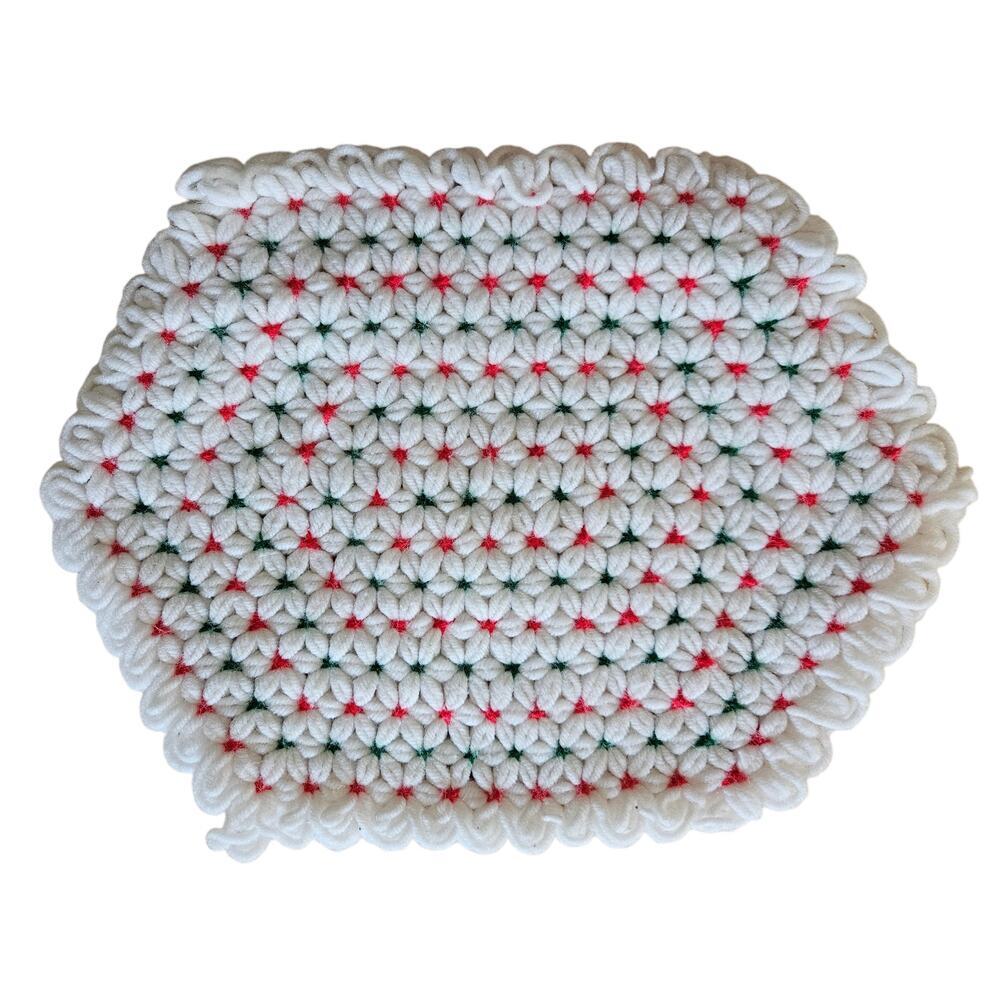 5 Vintage Handmade Crotched Yarn Placemats Christmas White Red Green Hexagon
